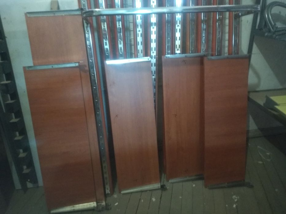 Търговско оборудване за магазин за дрехи