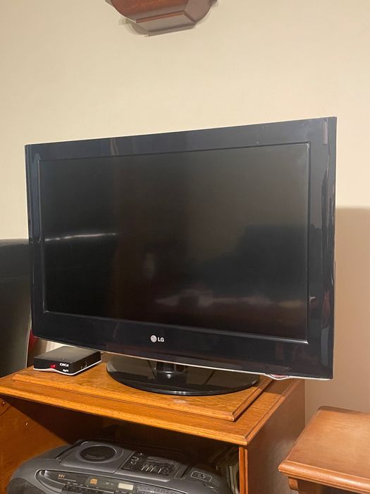 TV LG cu diagonala de 82”