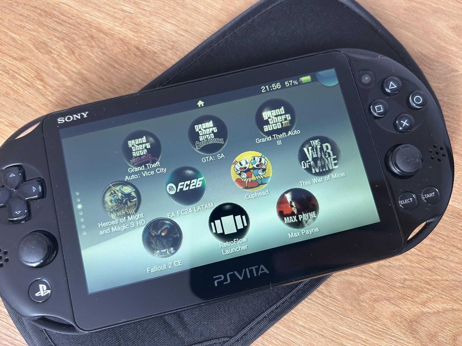 PS Vita Slim modată — 128GB, sute de jocuri incluse | Japonia