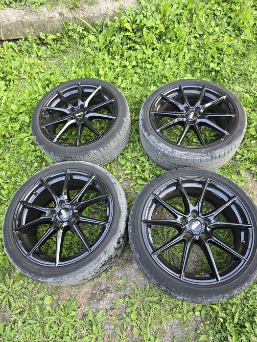 Set de 4 jante aliaj  echipate cu anvelope de vară 225/40 R18 92Y.