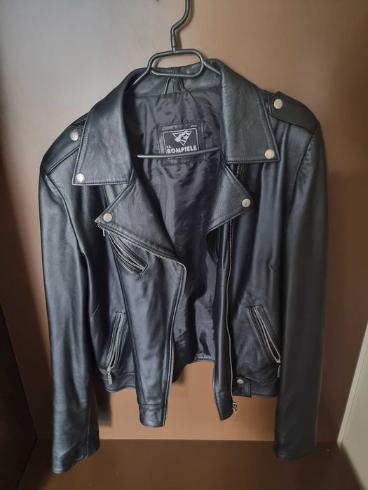 Geacă din piele naturala.