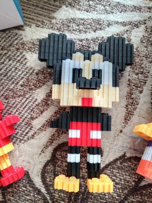 Готовые фигурки из конструктора Bricks