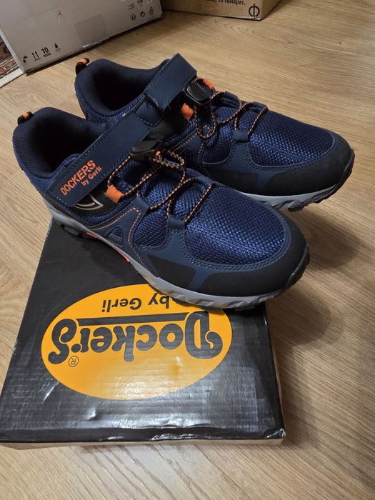 Новые кроссовки, 39рр.