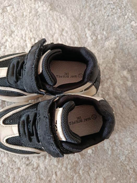 Детские кроссовки