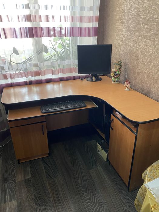 Люстра Икея ,стол компьютерный ,ширма медицинская .10000т
