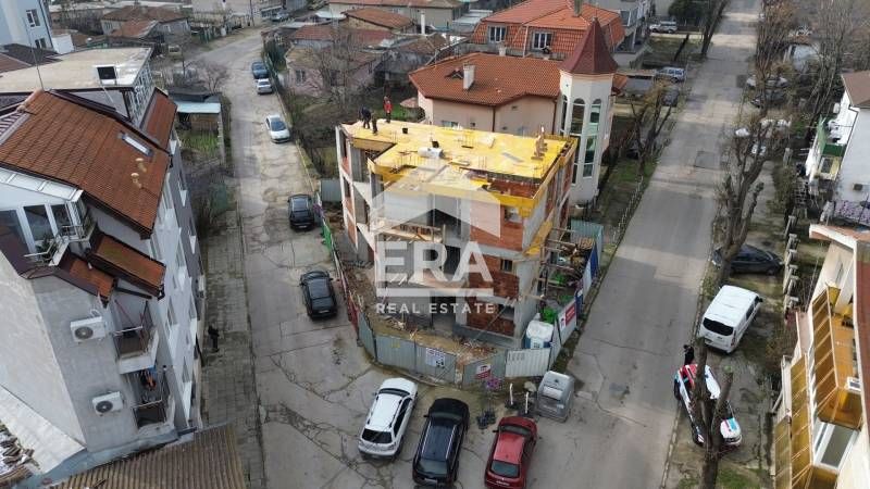 Тристаен, ексклузивен, просторен апартамент за продажба, в новострояща