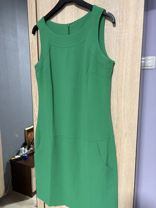Зелена елегантна рокля Esprit