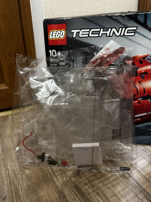 LEGO technic Ducati Panigale V4R 42107