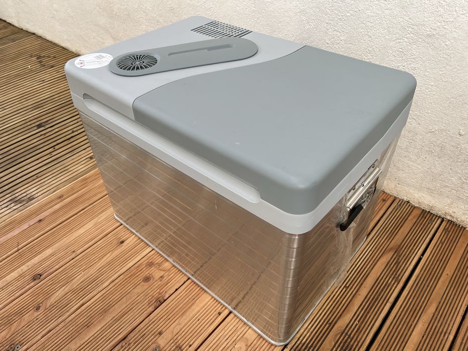 Lada frigorifica termoelectrica Mobicool Q40 nouā