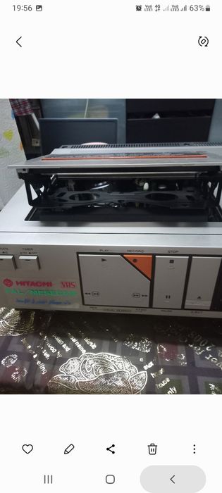 Vând video recorder hitachi