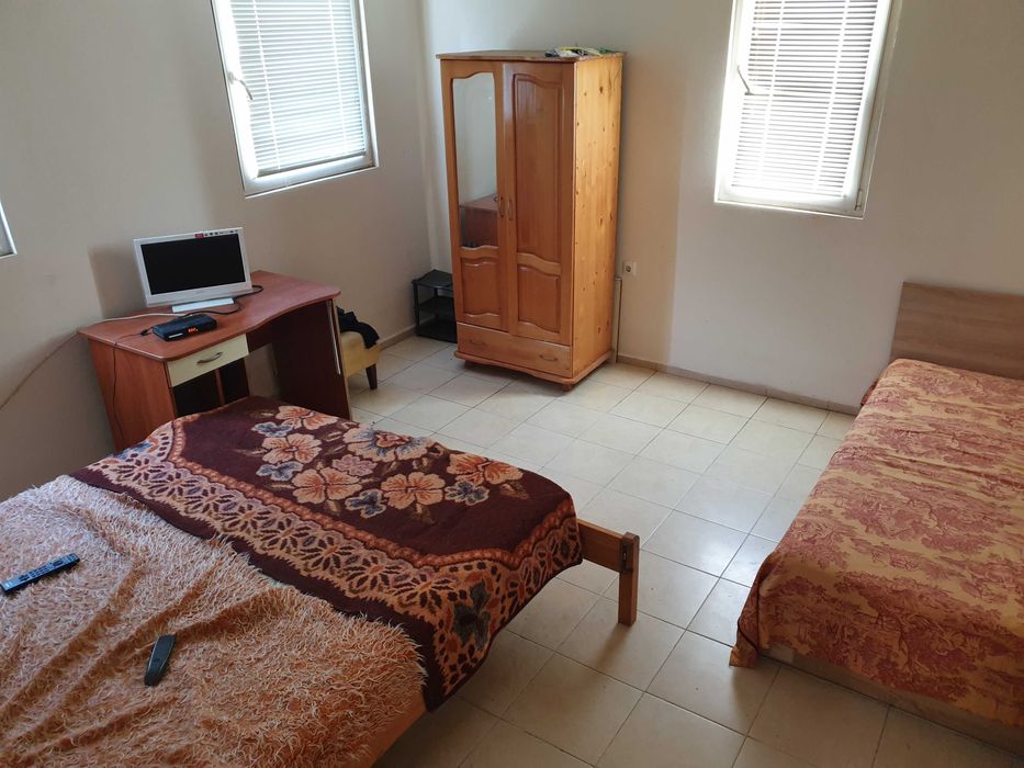 Дава се под наем Едностаен апартамент в Бургас, Меден рудник - зона А - 45 кв.м за 102 € - Снимка #1