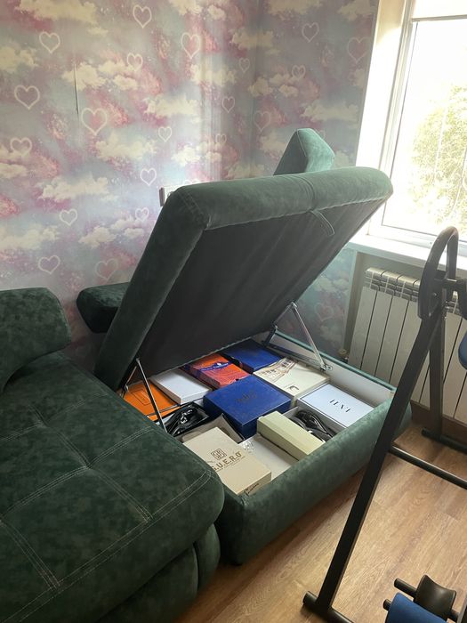 Продаётся угловой диван (Россия)