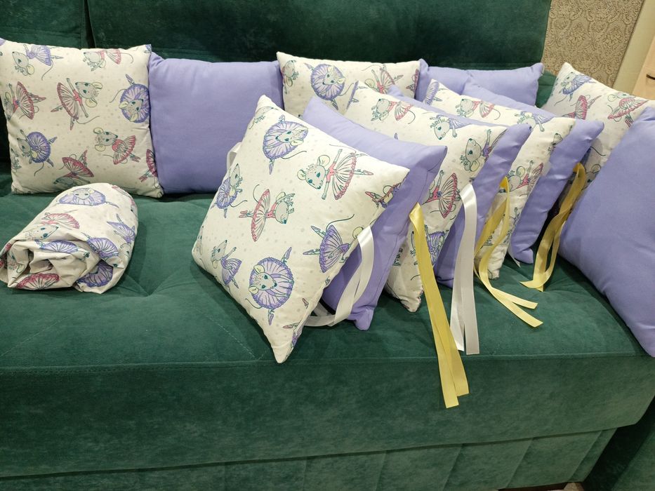 Бортики в кроватку+ простынка. Новые