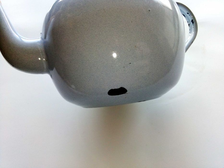 Стар,малък емайлиран чайник - 1975г.
