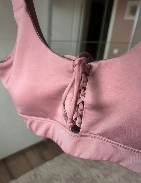 Guess Bustiera Sport Noua