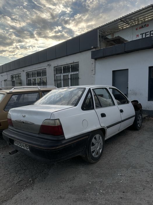 Nexiya 1 kuzof, 4 eshik