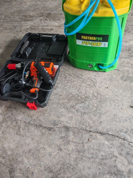 Сондажна ръчна ядкопробивна машина за вземане на скални  проби.