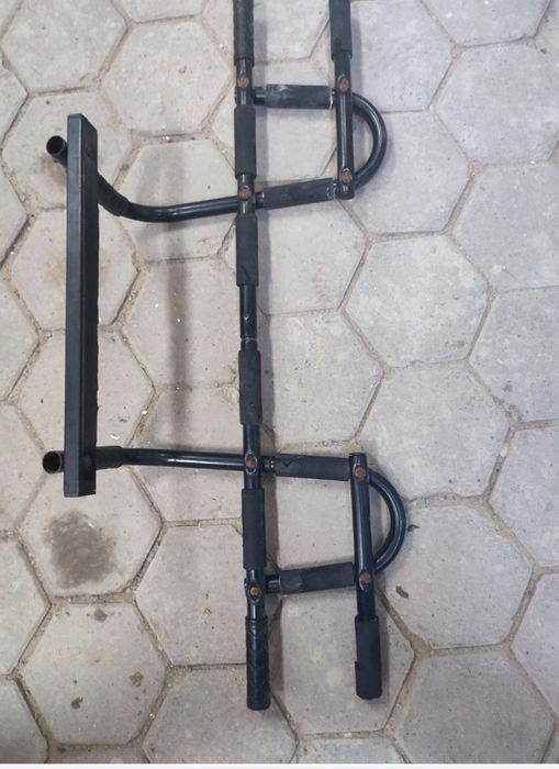 Спортивный тренажёр - турник