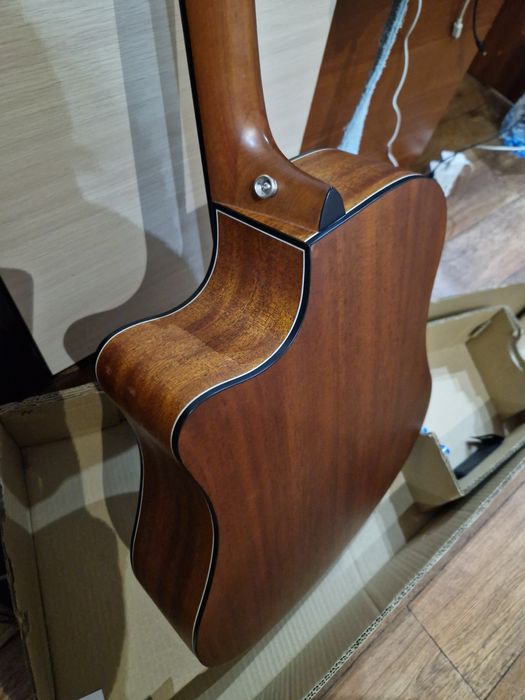 Электроакустическая гитара продаю