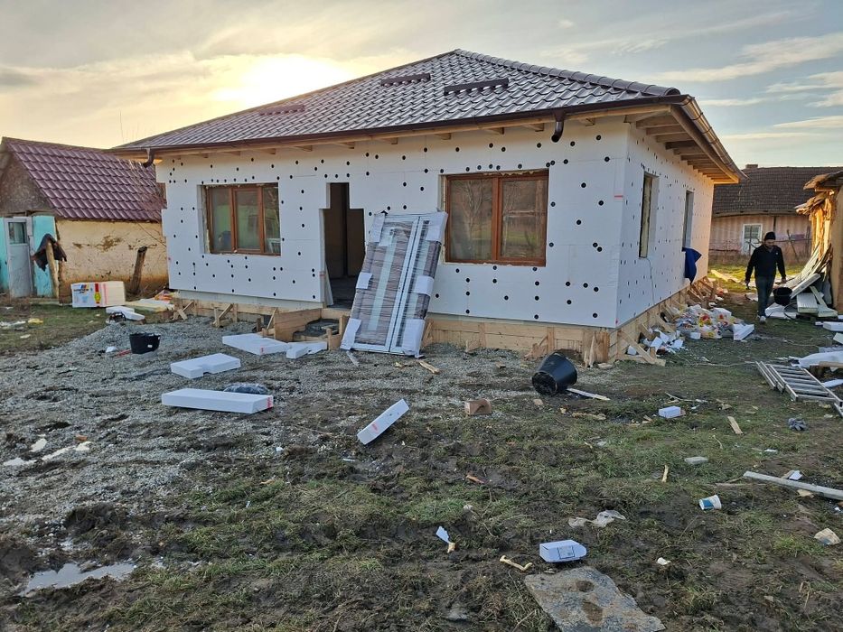 Vand case pe structura metalica din panouri sandwich