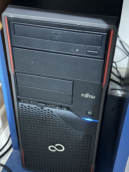 Intel Core i7 / 16 GB RAM PC Fujitsu Esprimo