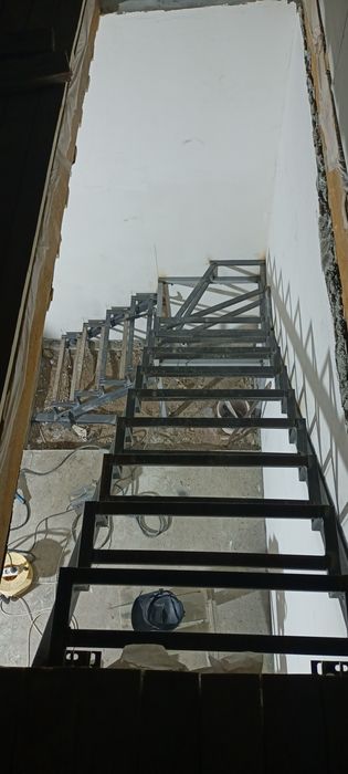 Лестницы металлические и каркасы под лестницу