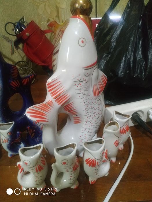 Продаётся цветное стекло , хрусталь ваза