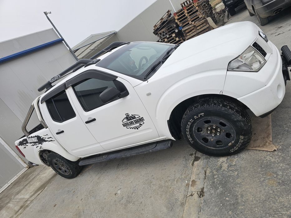 Vând nissan navara