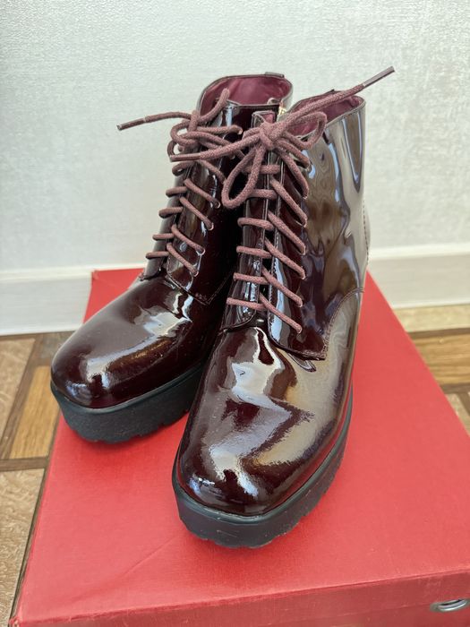 продам ботинки женские