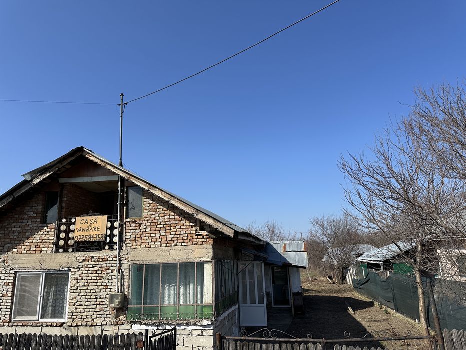 Casă de vanzare!