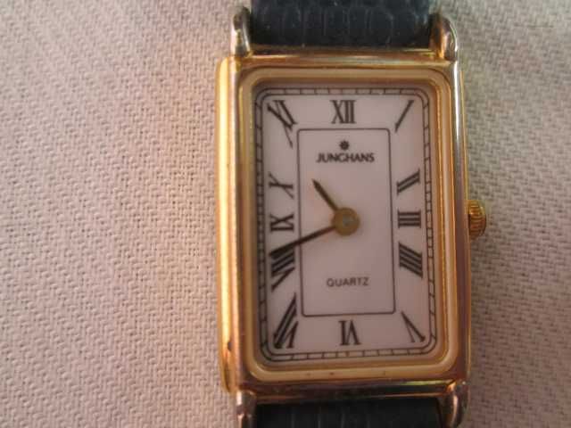 Маркови швейцарски и други часовници с различни цени.