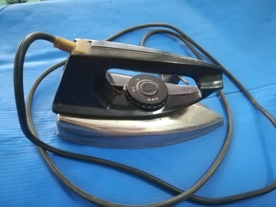 Продам утюг. Дазмол сотилади.