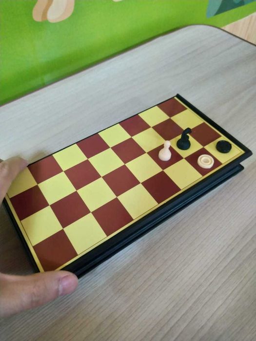 Игрушки детские развивающие шахматы