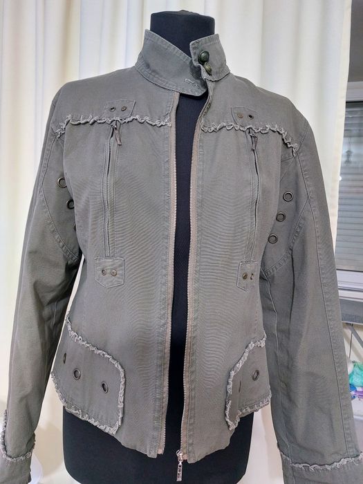 Продам ветровку ,джинсовая ткань