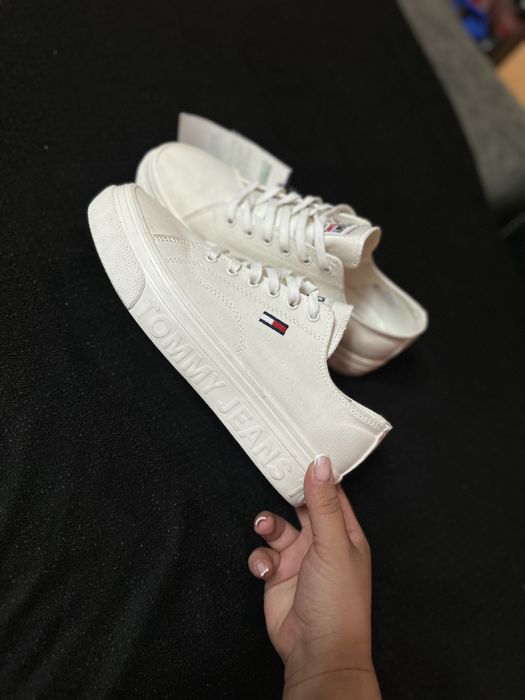 Бели кецове Tommy Jeans