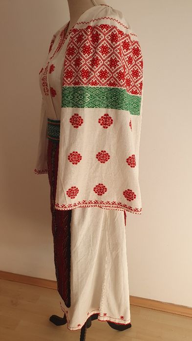 REDUCERE PRET 30%! Costum popular (ie/camasa cu poale, catrinte/sortur