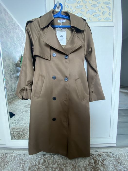 Плащ коричневый новый