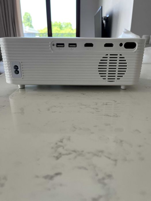 HD проектор / HD projector Wizelazer