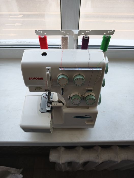 Продам Оверлок Janome 9004D