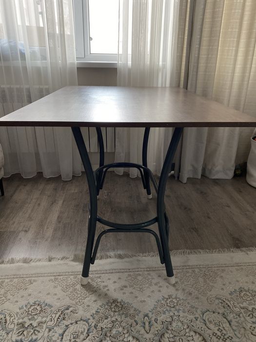 Кухонный (обеденный) стол