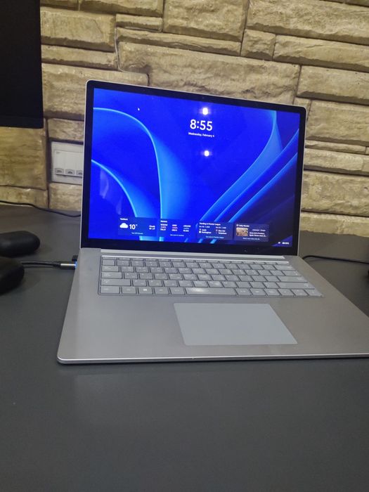 Surface laptop 4, Ryzen7, 8/256. 94% battery.