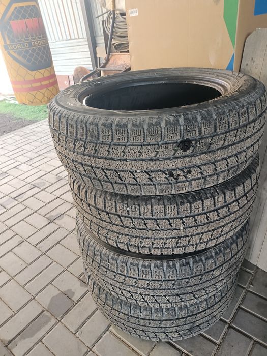 Шины TOYO 235/60/18 зимние