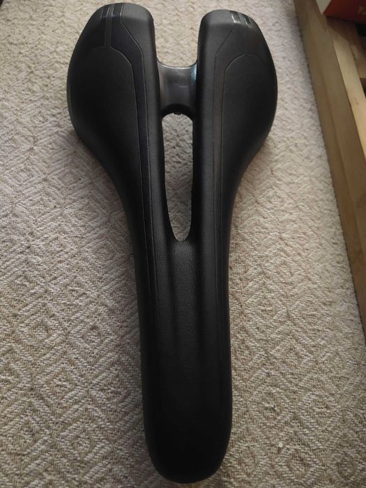 Лот вело седалки,педали за шосейни и триатлон.Selle italia,Specialized