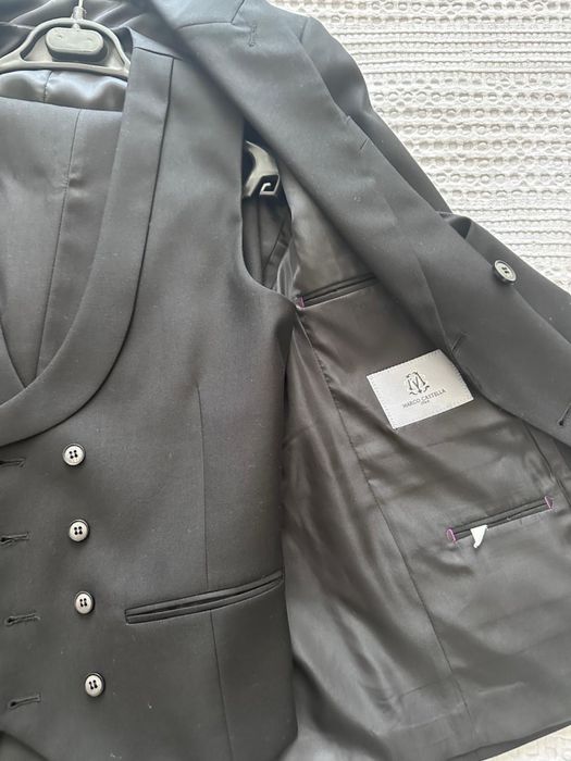 Двубортный костюм тройка