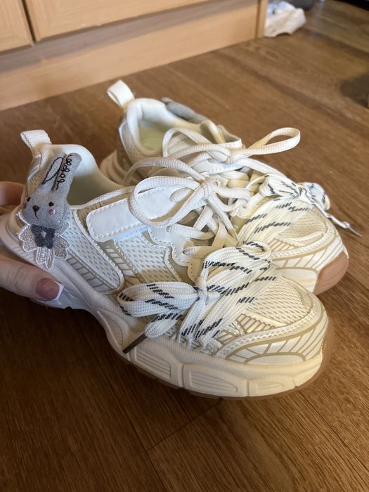 Кроссовки на девочку 34 р