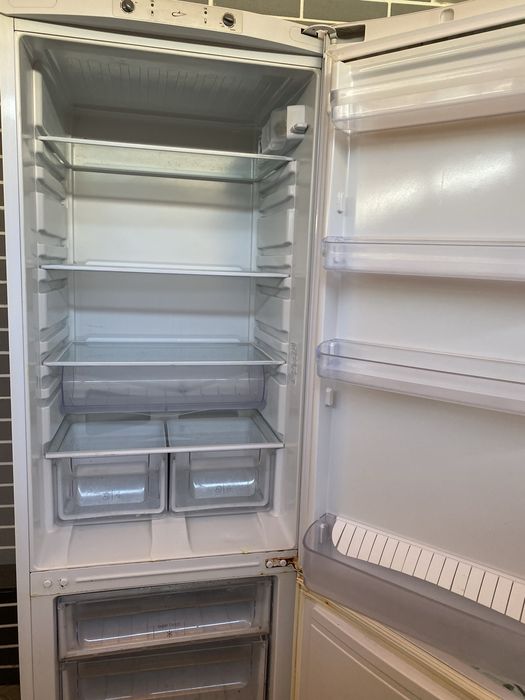 Продам Холодильник ARISTON