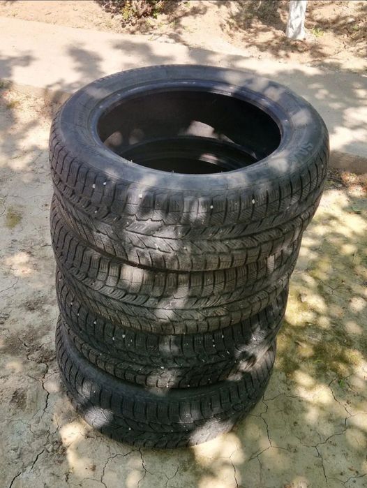Продам 4 Зимные Шины состояние отличный