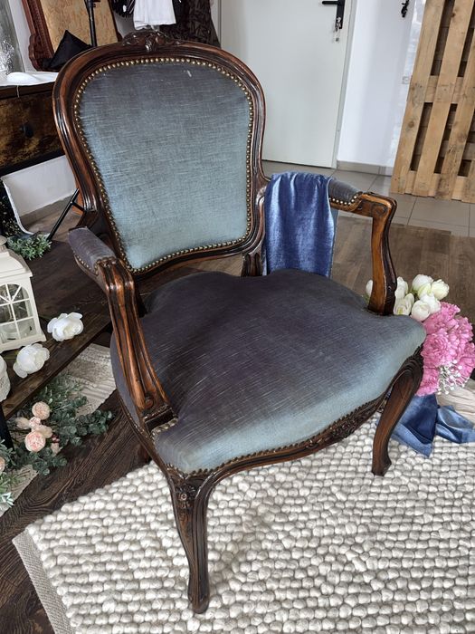 Старинно дъбово кресло