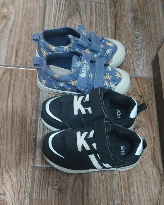 Adidași copii nr 26 ambii 30 lei buc.