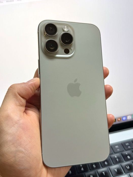 iPhone 16 PRO Natural Titanium + Lake Green MagSafe калъф и зарядно